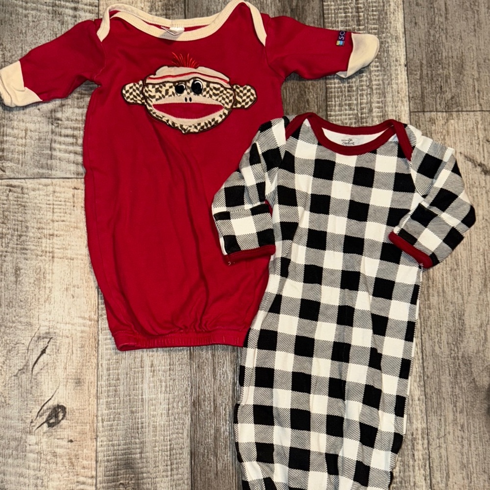 LOT OF 2 infant GOWN- size 0-6 months